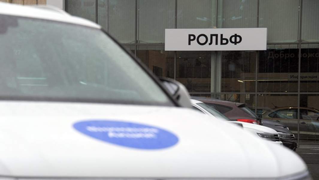 Салон автодилера «Рольф»