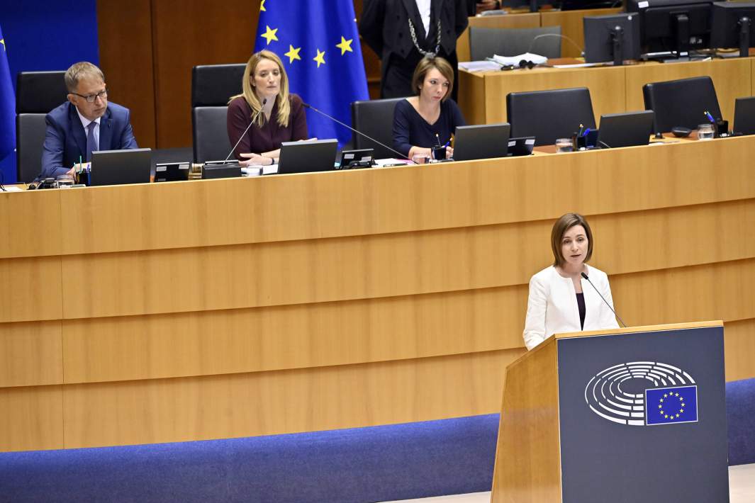 Президент Молдовы Майя Санду выступает с речью на заседании Европарламента, май 2022 года