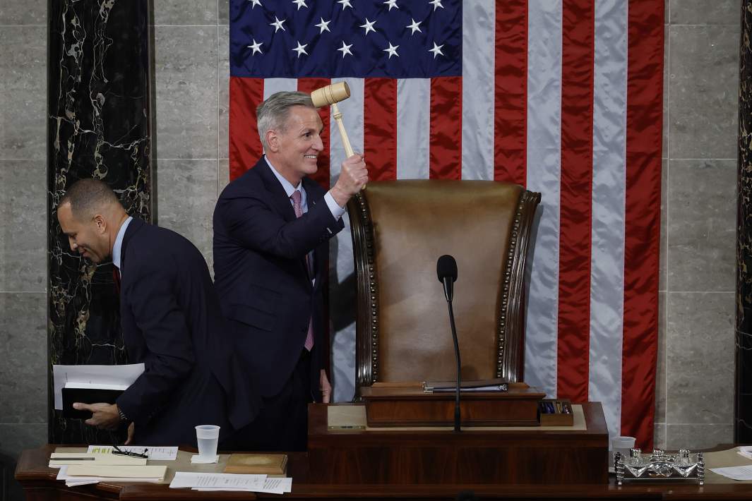 Спикер Палаты представителей США Кевин Маккарти во время заседания в здании Капитолия США