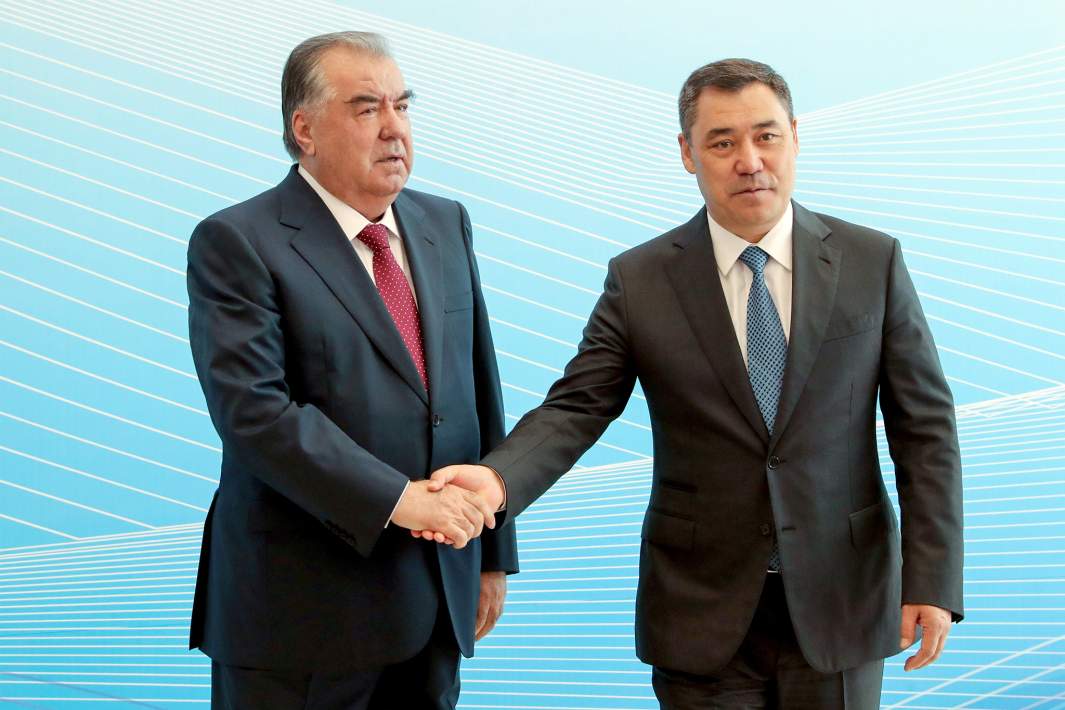 Президент Республики Таджикистан Эмомали Рахмон и президент Киргизской Республики Садыр Жапаров 