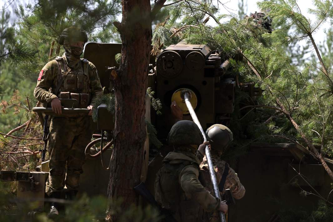 Работа расчета орудия «Гиацинт-С» в зоне проведения специальной военной операции