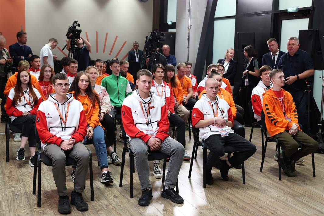 Победители Чемпионата высоких технологий на встрече с президентом РФ Владимиром Путиным