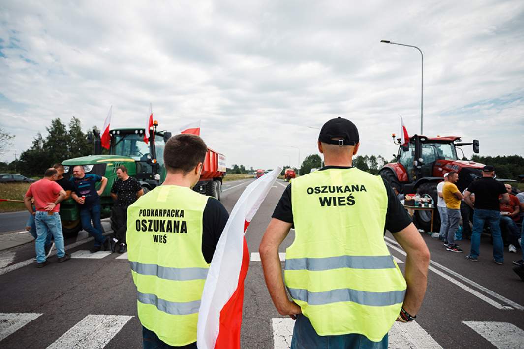 Акция польских фермеров против притока в страну дешевого украинского продовольствия перед пограничным пунктом в Дорогуске, июнь 2023 года