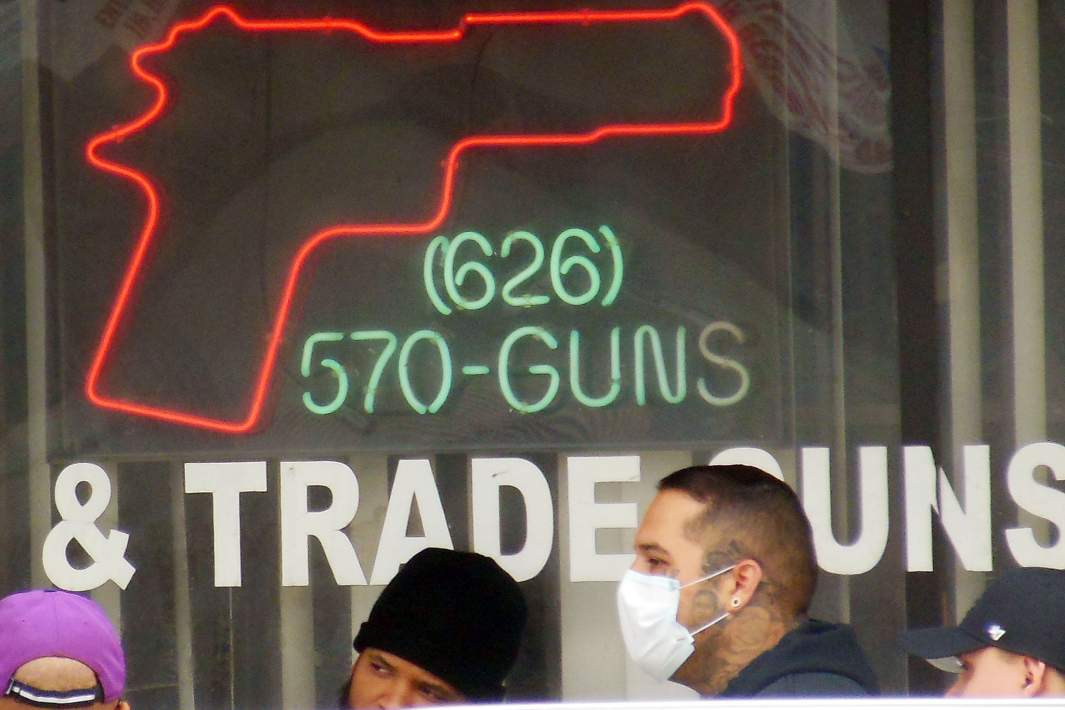 магазин оружия в США