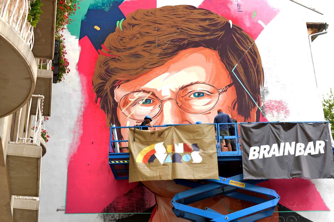 Граффити с портретом Каталин Карико в Будапеште, 2021 год