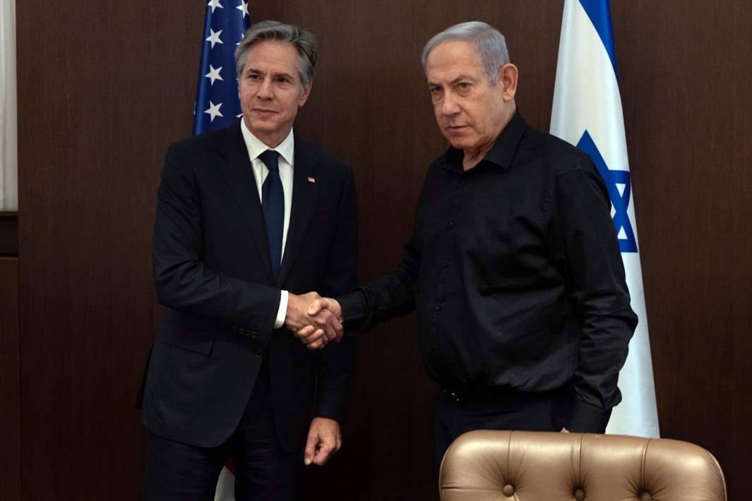 Госсекретарь США Энтони Блинкен во время встречи с премьер-министром Израиля Биньямином Нетаньяху в Тель-Авиве. 17 октября 2023 года