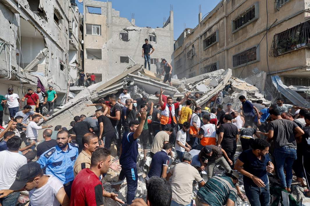 Последствия израильского удара по дому в Хан-Юнисе на юге сектора Газа