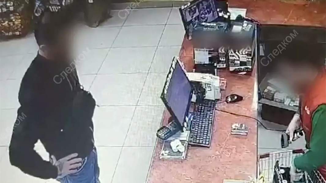 Предполагаемый отравитель покупает алкоголь в одном из магазинов 