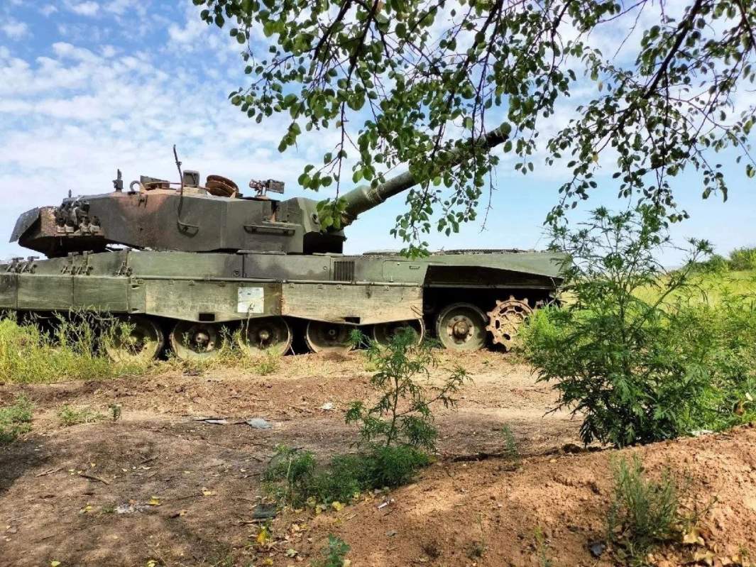 Подбитый украинский танк Leopard 1