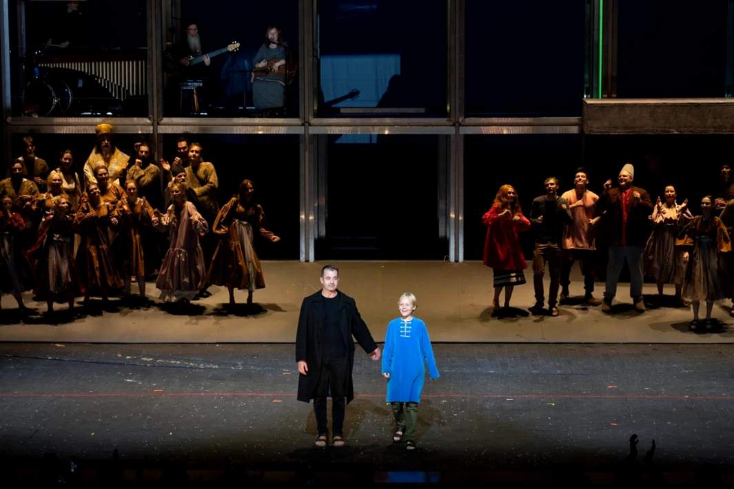 Сцена из спектакля «Лавр» 