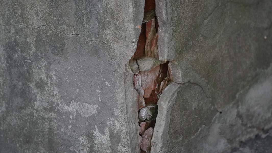 трещина в доме