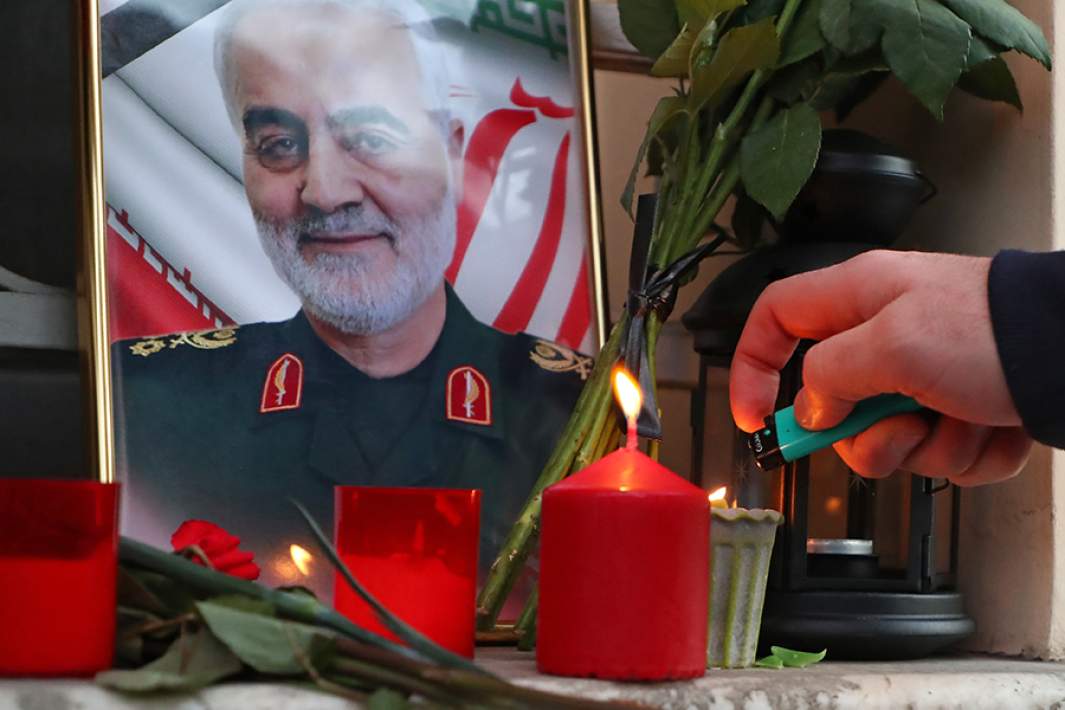 Акция возле посольства Ирана в Москве в память об убитом генерале Касеме Сулеймани