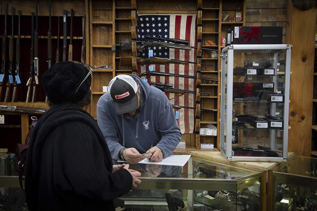 магазин оружия в США