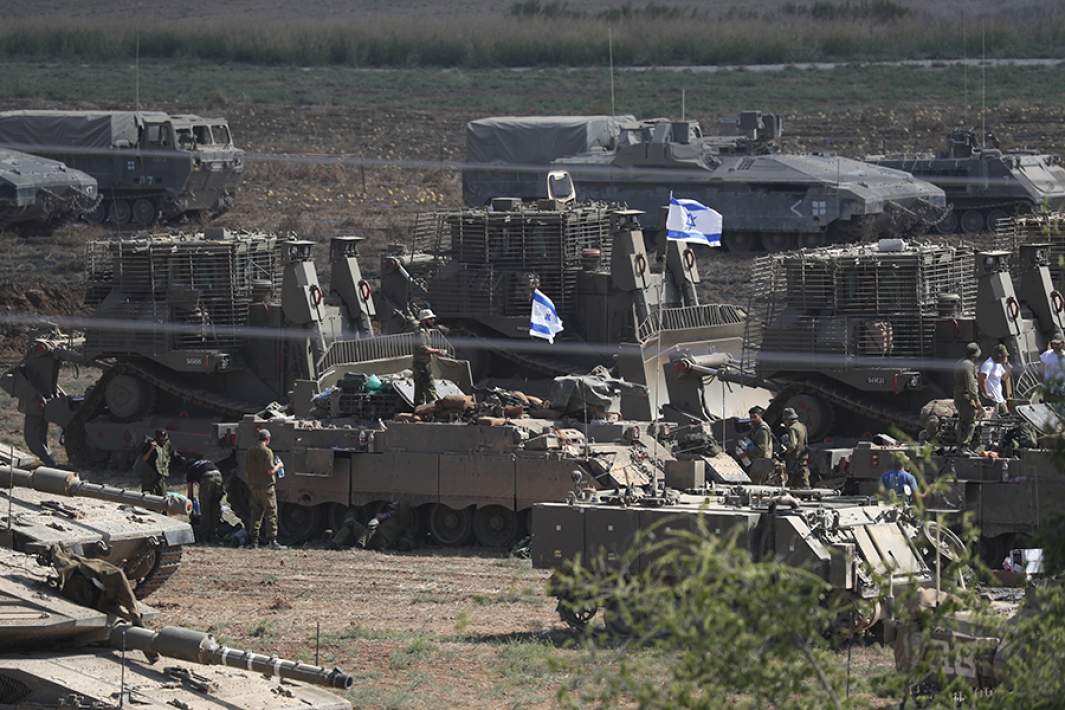 Израильская техника на границе сектора Газа на юге Израиля
