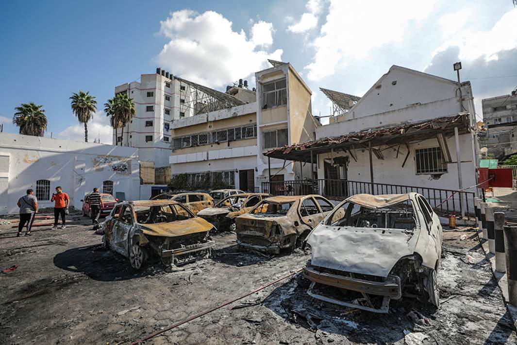 Последствия авиаудара по госпиталю Аль-Ахли в Газе, 18 октября 2023 года