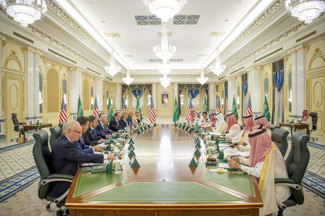 Переговоры Джо Байдена и наследного принца Саудовской Аравии Мухаммеда бен Салмана Аль Сауда в Саудовской Аравии