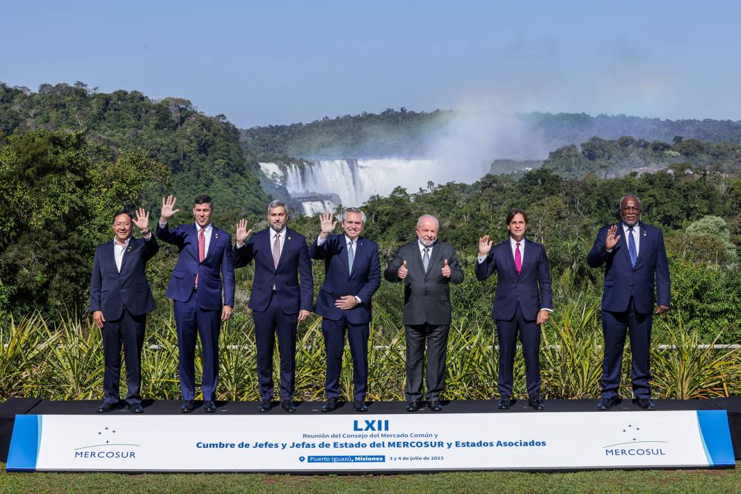 Лидеры стран Южной Америки во время Саммита группы Меркосур