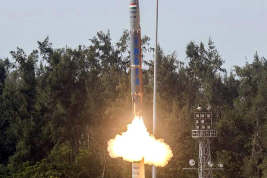 Запуск ракеты нового индийского тактического ракетного комплекса «Пралай»