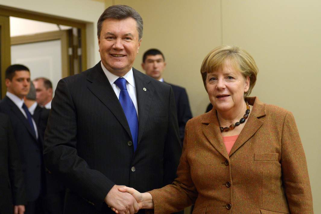 Канцлер Германии Ангела Меркель и президент Украины Виктор Янукович на саммите  Восточного партнерства в Вильнюсе 29 ноября 2013 