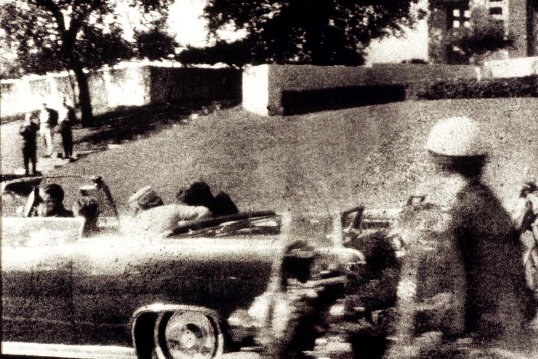 Первые секунды после выстрела в Президента США Джона Кеннеди 22 ноября 1963 года