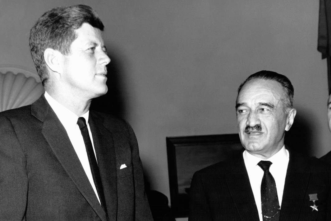 Председатель Президиума Верховного Совета СССР Анастас Микоян и президент США Джон Кеннеди. 1 декабря 1962 года