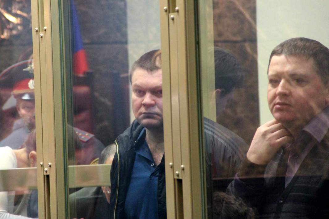 Сергей Цапок и Вячеслав Цеповяз (слева направо), обвиняемые в убийстве 12 человек в станице Кущевская