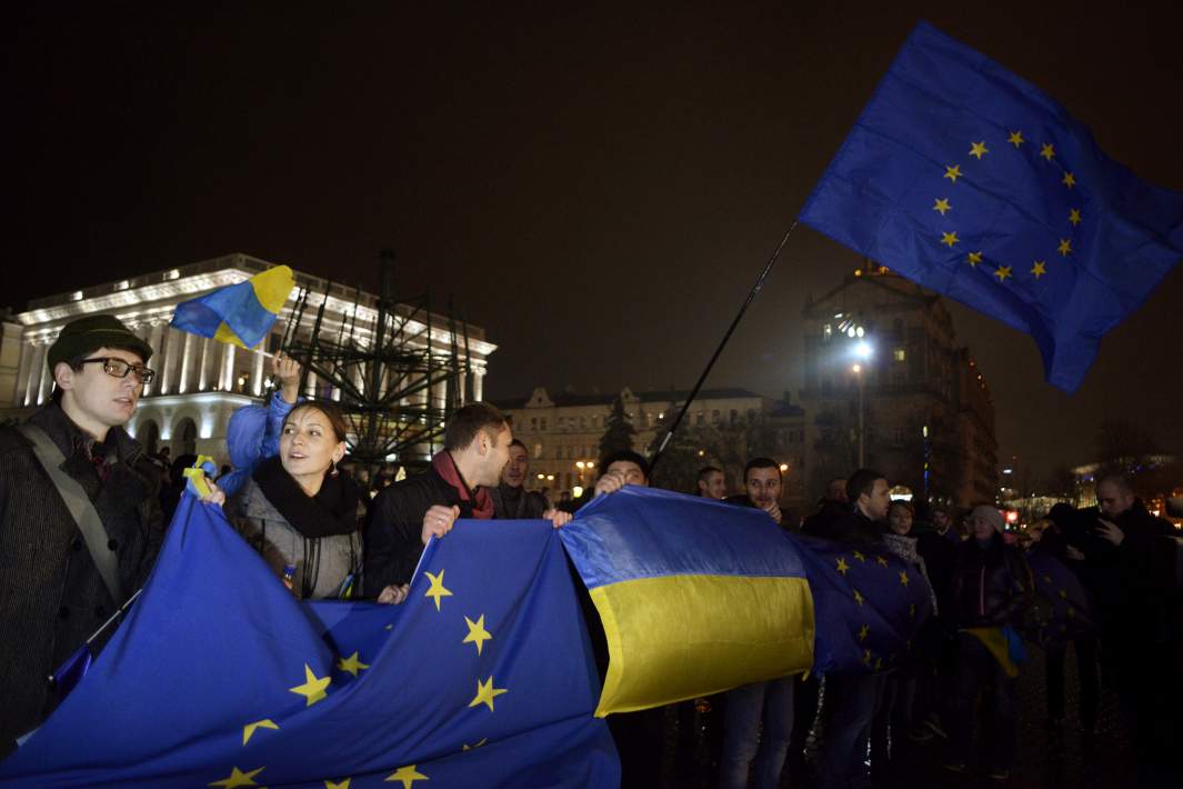 Представители оппозиции на митинге за вступление Украины в Евросоюз на майдане Независимости в Киеве 22.11.2013 года