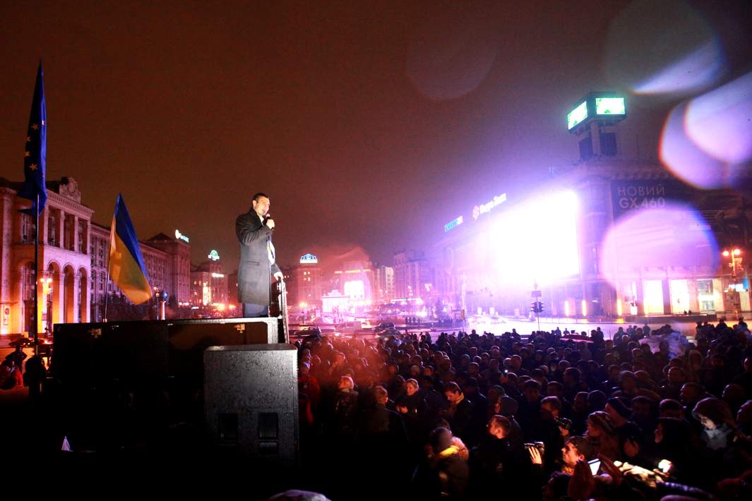 Лидер партии «Удар» Виталий Кличко на митинге за вступление Украины в Евросоюз на площади Независимости в Киеве. 22 ноября 2013 года