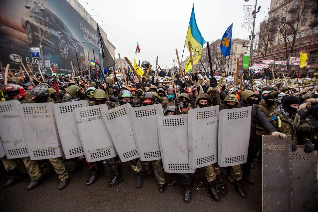 Участники отряда «Самообороны Майдана» на улице Крещатик. 8 февраля 2014 года
