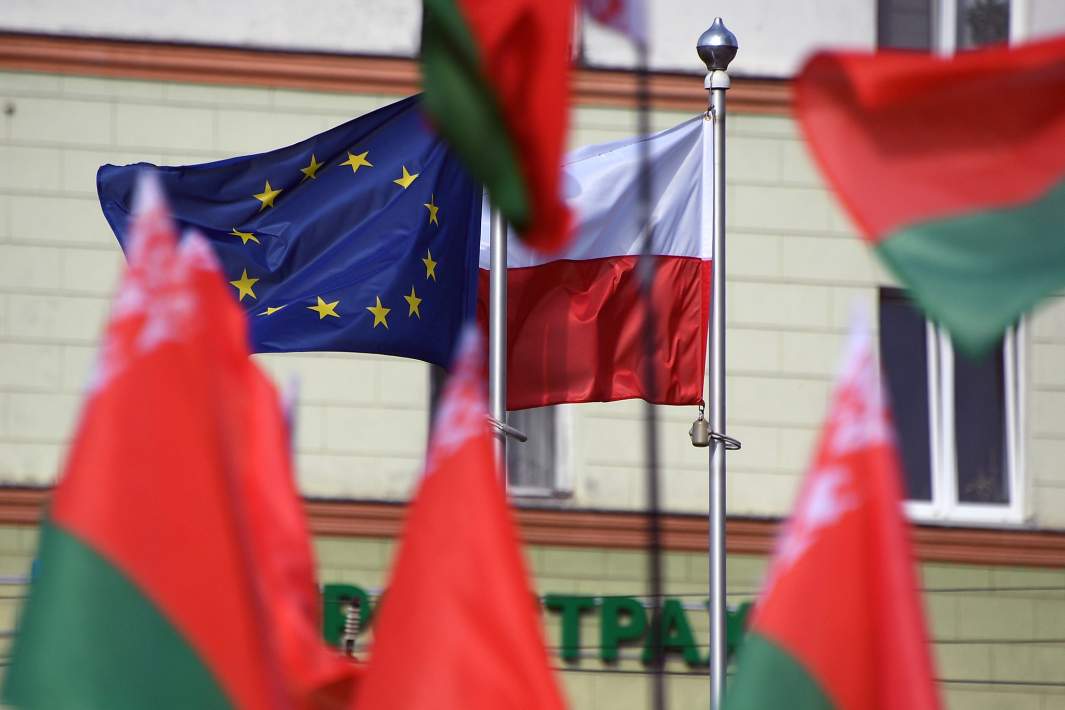 Флаги Белоруссии, Польши и Евросоюза
