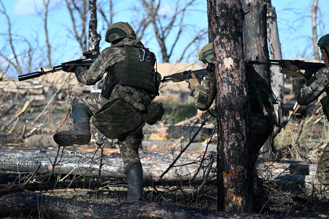 Военнослужащие ВС РФ во время прохождения боевой подготовки на одном из полигонов в зоне специальной военной операции