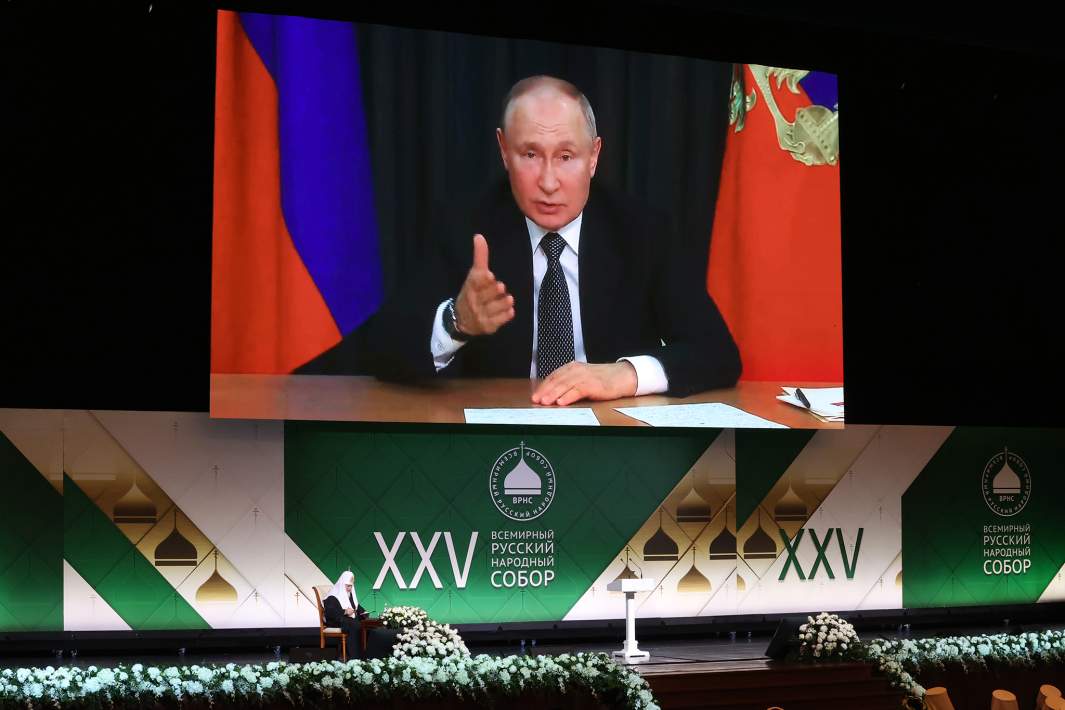 Владимир Путин во время выступления на пленарном заседании XXV Всемирного Русского народного собора в Государственном Кремлевском дворце