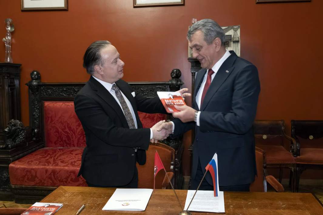 Сергей Меняйло и Кирилл Крок подписали соглашение о сотрудничестве по развитию театрального искусства в Северной Осетии