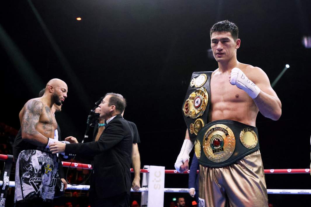 Дмитрий Бивол после победы над Линдоном Артуром