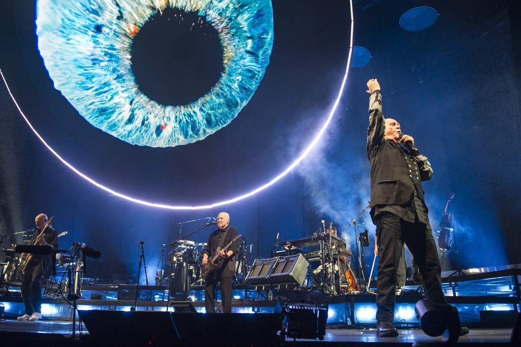 Питер Гэбриел выступает вживую в рамках своего i/o The Tour