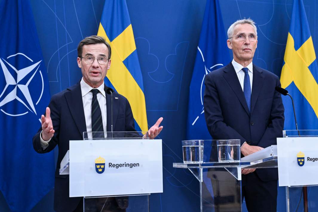 Премьер-министр Швеции Ульф Кристерссон и генеральный секретарь НАТО Йенс Столтенберг
