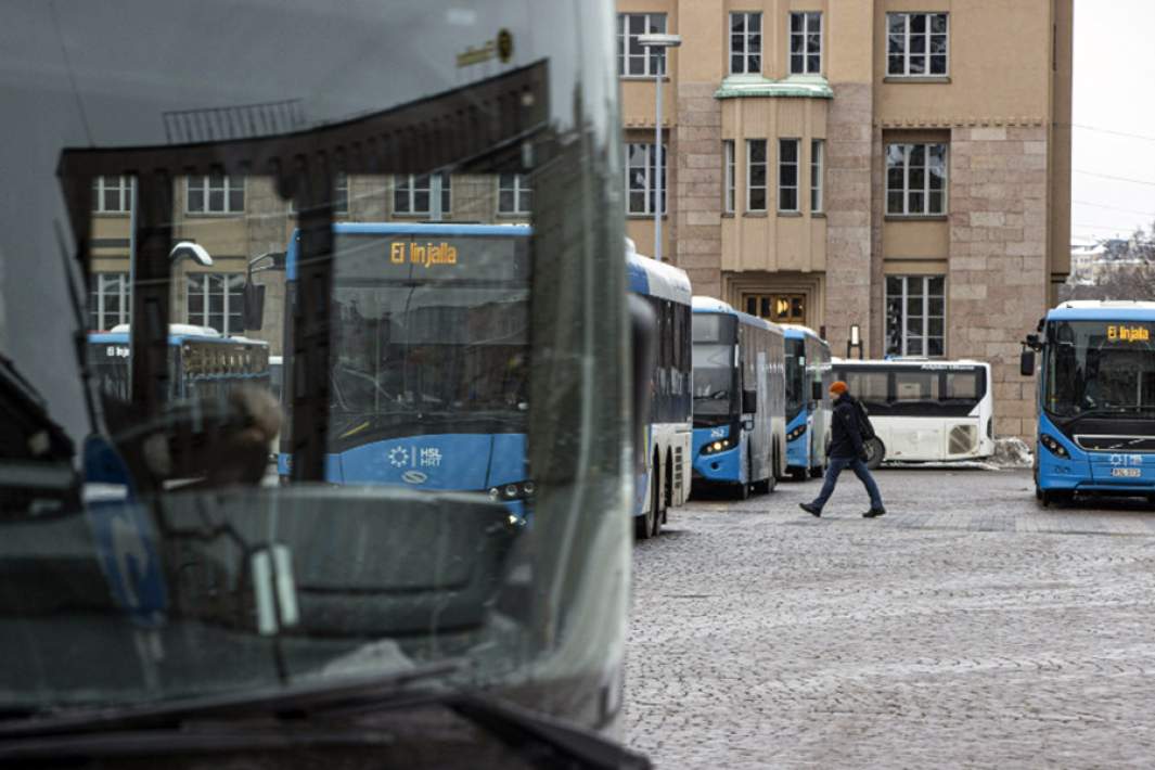 Автобусы на одной из улиц Хельсинки