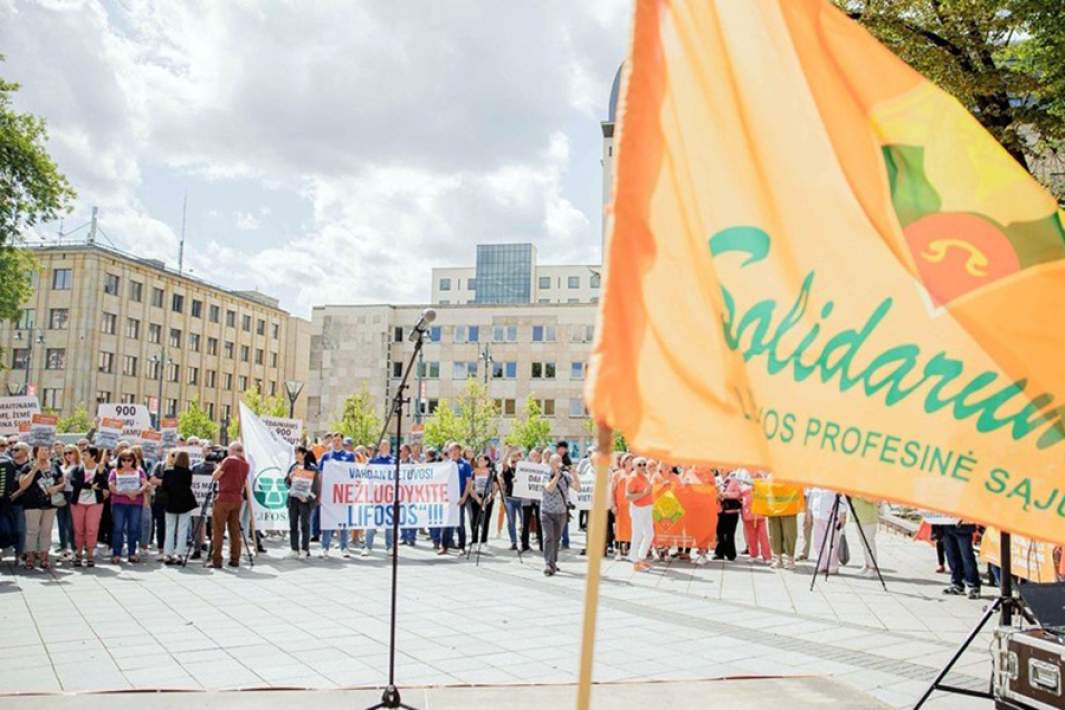 Митинг против закрытия завода фосфорных и азотных удобрений Lifosa в Вильнюсе