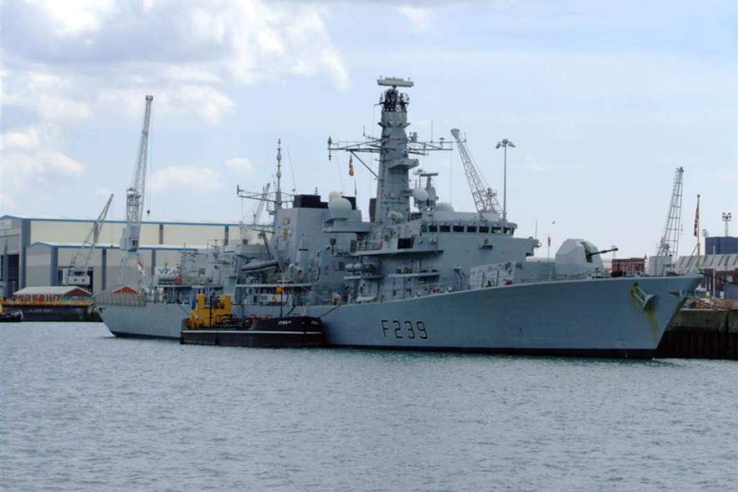 Британский фрегат HMS Richmond в порту Портсмута