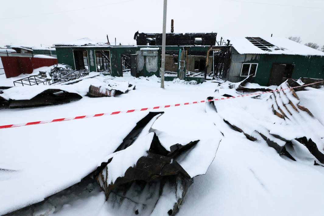 Последствия пожара в частном доме престарелых в Кемерово