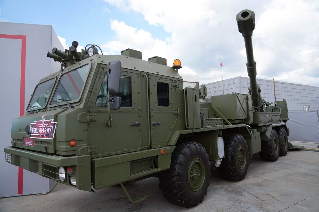 152-мм самоходное артиллерийское орудие «Мальва» на Международном военно-техническом форуме «Армия-2023»