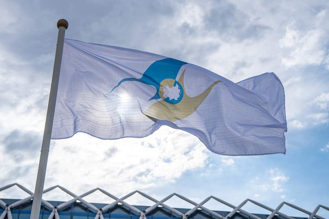 Флаг с символикой Евразийского экономического союза