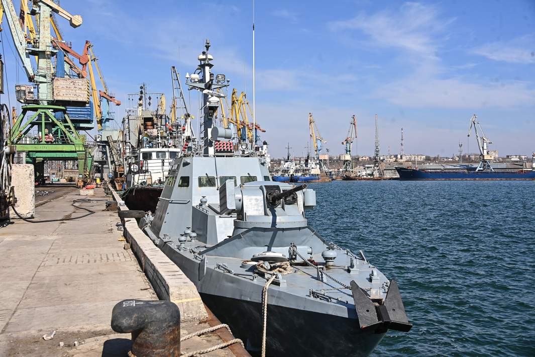Малый бронированный артиллерийский катер «Аккерман» ВМС Украины, захваченный в порту Бердянска. 14 марта 2022 года
