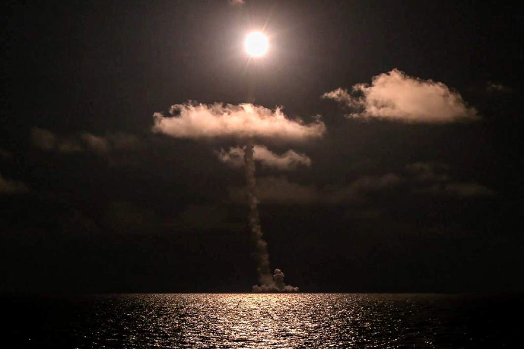 Испытательный пуск межконтинентальной баллистической ракеты «Булава» с нового атомного подводного крейсера «Император Александр III». 5 ноября 2023 года