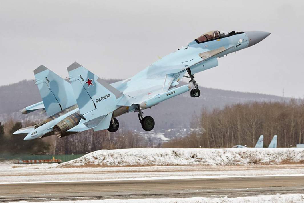Многофункциональный истребитель Су-35С, изготовленный ПАО «ОАК» для передачи Минобороны РФ в рамках исполнения государственного оборонного заказа