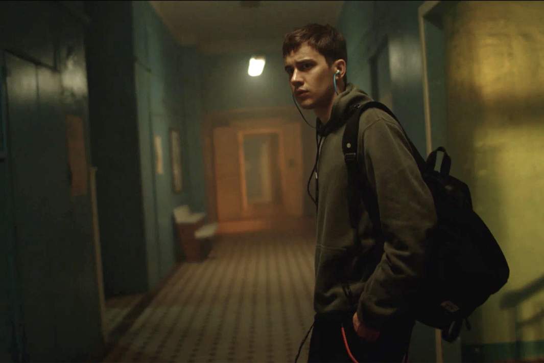 Фото из сериала трудные подростки Зарыться в бунт: "Трудные подростки", "Мятежная Луна" и "Блеск" Статьи Известия