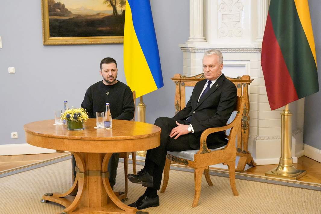 Президент Литвы Гитанас Науседа и президент Украины Владимир Зеленский принимают участие в пресс-конференции в Вильнюсе, Литва, 10 января 2024 года