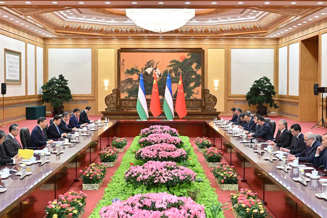  Председатель КНР Си Цзиньпин проводит переговоры с президентом Республики Узбекистан Шавкатом Мирзиёевым в Доме народных собраний в Пекине, столице Китая, 24 января 2024 года