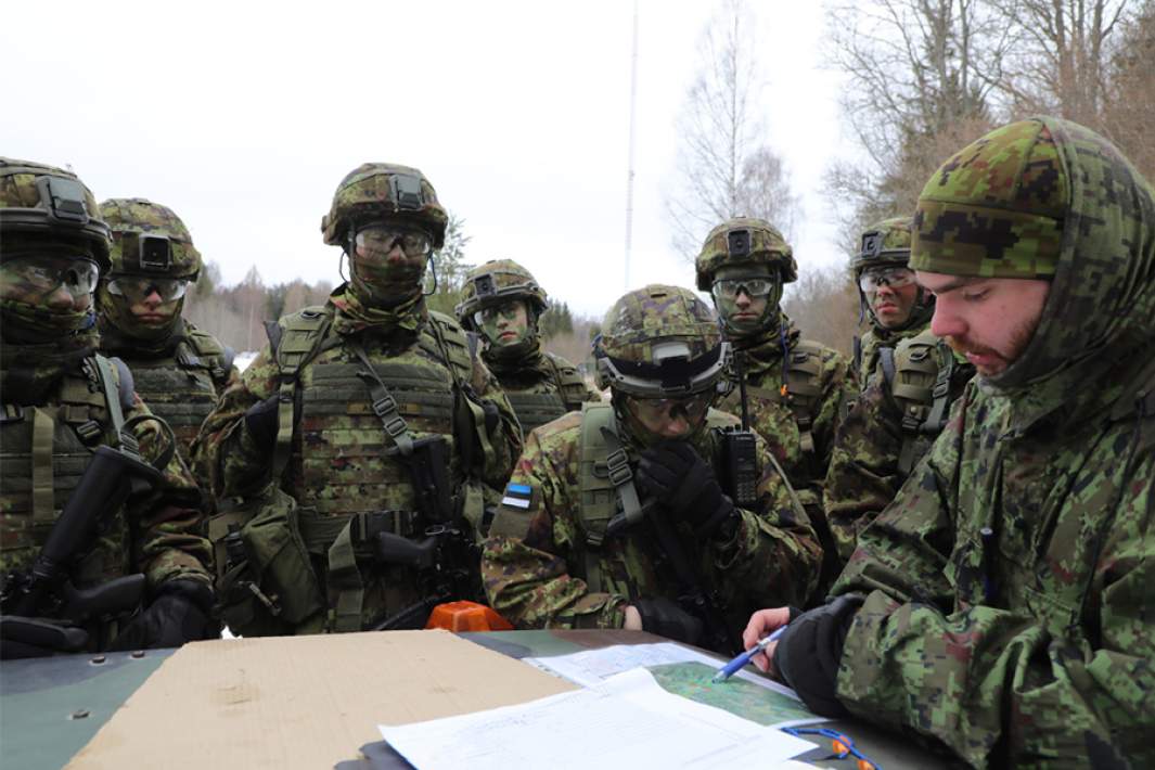 Подразделение эстонской армии во время учений
