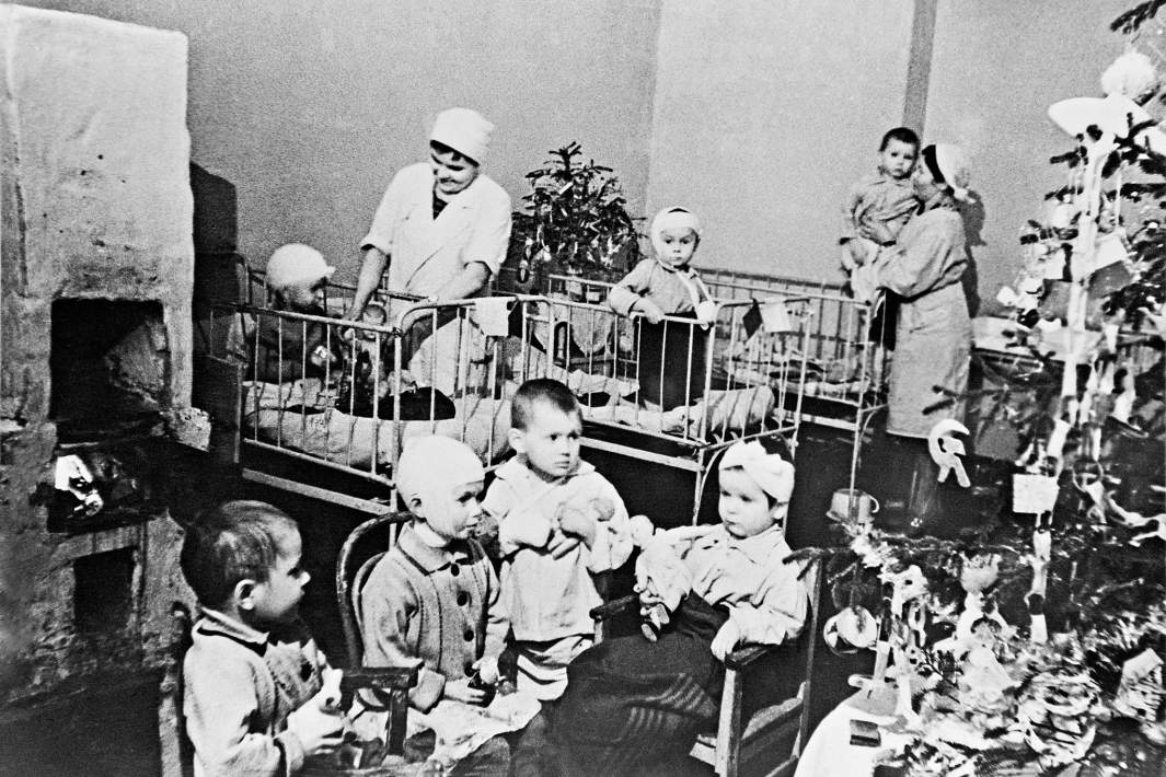  Блокадный Ленинград (8 сентября 1941 года - 27 января 1944 года). Празднование Нового года в детской больнице блокадного Ленинграда